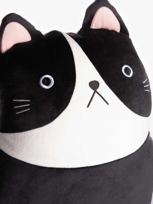 černo-bílý polštář kočička