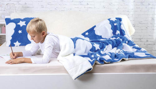 Hebká modro-bílá dětská deka s beránkem